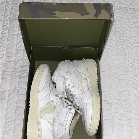 Valentino Garavani padded collar hi top sneakers - Picture 8 of 11